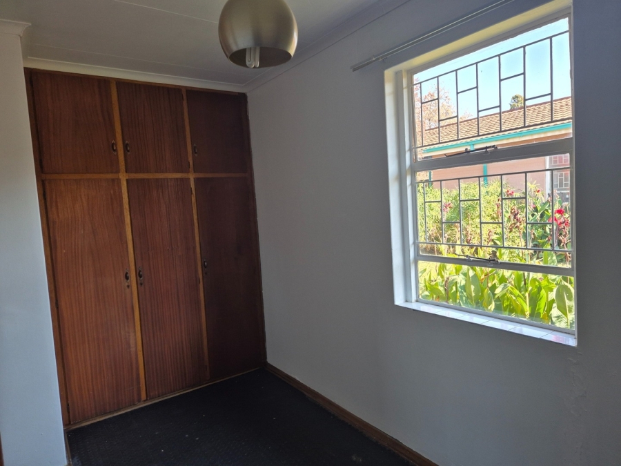 To Let 3 Bedroom Property for Rent in Kannoniers Park North West